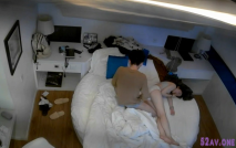 【酒店偷拍極速流出】帶羞澀學生妹去開房 纏綿幾下被飢渴男友扒光 連續輸出猛操