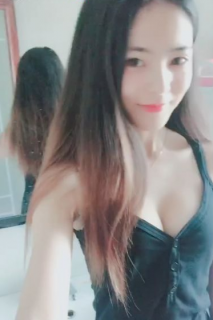 長相甜美性感的美女男朋友出去鬼混後偷約他朋友勾引他說:來陪嫂子玩玩,救命,操死小騷逼,快射我逼裡,受不了了