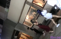 小吃街偷拍兩個漂亮美女姐妹花 鮑魚也和人一樣漂亮