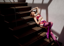 女神穿著情趣絲襪被插屁眼，抱著翹臀啪啪用力撞擊吞吐肉棒刺激嗷嗷浪叫把玩大長腿