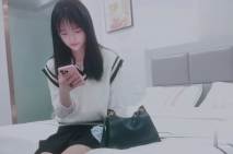 酒店約炮19歲剛下海的藝校舞蹈系清純學妹，下面毛還挺多的濃密性感