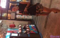 網吧門口守候漂亮的短裙美女 哼哼不拍到你的B我是不會走的