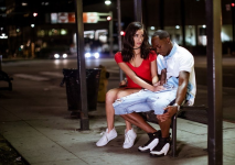 混血女神身穿紅色貼身包臀裙熱情似火，蹲下掏出猛男碩大肉棒舔吸把玩，情欲沸騰硬邦邦啪啪快速猛操浪吟