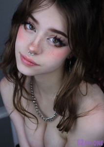 19歲歐美網紅Hannahowo 自慰色情視頻泄露