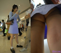 名門夜宴CD系列-商場偷拍美女裙底風光低胸裙小姐姐！外純內騷！白丁字褲微黃