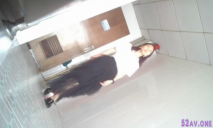 2021精品廁拍前後景-最新電子廠流出正面全景幾個技校剛畢業分配過來的小靚妹,逼還是粉嫩的