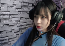 電競少女cos西施約見 網友小姐姐不料是個男的被按到床上內射中出