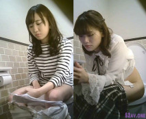 濃情咖啡店女衛生間正點機位偸拍太多年輕漂亮氣質妹,美女大姨媽來了更換衛生巾時動作緩慢溫柔