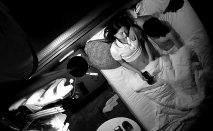 最新自錄學校附近公寓偷拍學生情侶愛愛,眼鏡同學貌似新手不大會玩聲音清晰