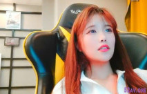 電競少女全程露臉跟小哥開房啪啪，胯下的呻吟口交大雞巴表情好騷啊，主動上位抽插，讓小哥從床上幹到浴室