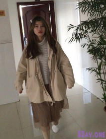 公司女廁偷拍新來的美女同事