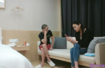 利仔尋花個性破洞牛仔褲外圍妹，說話溫柔你喜歡從上往下嗎，舔屌口交JB又香又舔，撕開我的網襪，側入大屁股嗯嗯叫