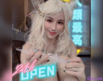 台灣網紅【辛尤里】最新cos小姐姐，陰道打針，逼逼噴牛奶叫聲超刺激！