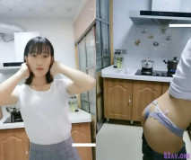 【良家人妻】廚房給放學的女兒做飯，’你別過來，媽在做飯‘，不想女兒出鏡，內褲塞跳蛋自慰，女兒不知情，一塊兒吃飯聊日常!