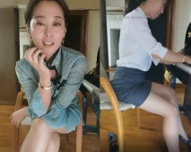 風華絕代-鋼琴老師：超薄的油亮絲，哈哈哈我很想，太熟悉了我有點害羞。演奏鋼琴曲、大秀，風騷尤物--名不虛傳！