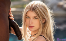 女神級的黑衣飽滿小姐姐跪爬姿勢用渴望的眼神盯著,欲望銷魂實在擋不住雞巴馬上硬邦邦插入馳騁大力抽送