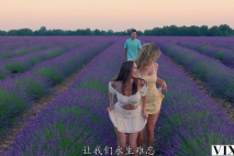 中文字幕 兩個高挑氣質御姐旅遊度假找年輕小夥借碩大肉棒操穴釋放，這香艷美事羡慕嚮往，猛力抽送狠插