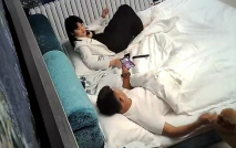 年輕小哥約炮帶著小狗來約會的妹子,這狗狗真聽話主人啪啪它在旁邊熟睡