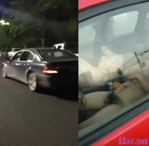 滿滿的生活氣息，車震刺激尋常不易啊！樓上男女看客都激情死了，攝像頭拉近點近點，伸手深喉叼嗨 爽爆！