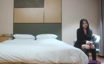 【開發探索】約炮頂級美女，包臀裙肉絲這妹子好騷，手指猛扣騷穴，穿著高筒靴操，多種姿勢爆操