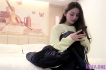 無敵清純美少女，難得的本人比照片還漂亮的外圍女神，小哥哥太猛了，遲遲不繳槍 妹子一臉嫌棄又很無奈 硬著頭皮繼續