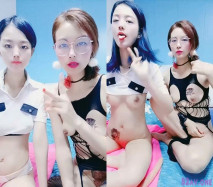 媽媽調教女兒性感母女花，顏值很高長得很像情趣裝誘惑，陪狼友互動撩騷無毛白虎逼道具抽插騷穴浪蕩呻吟刺激