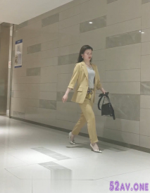 大神潛入商場女廁 全景偷拍漂亮的長褲美女 人美B也漂亮