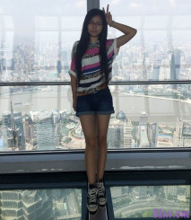 【前女友洩密】師範學院的四眼女友，愛臭美，賓館洗澡被錄小視頻，鏡子前自拍！