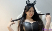 平台人氣NO.1【宇宙無敵超級清純美少女】終於下海，顏值秒殺各路網紅，罕見三點全露摳逼，超性感網襪，很愛笑 笑容無敵甜美