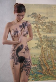 辣妹裸體彩繪～美的如詩如畫！
