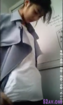 廁所多鏡頭偷拍白虎妹妹