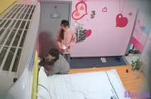 未外流過稀有台大學城附近溫馨鐘點炮房偷拍身材苗條的學生情侶開房過夜,小哥初嘗女友菊花的味道