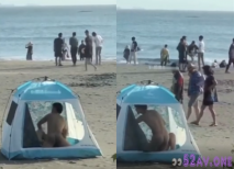 海邊偷窺啪啪 兄弟你牛逼 人家來看海 你卻來操逼 那得弄個全封閉的 那麼多人還有小孩 拍者解說也過癮