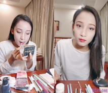 氣質很好模特身材極品尤物，先化妝美美噠，再給男友吃屌，女上位啪啪用道具刺激陰蒂