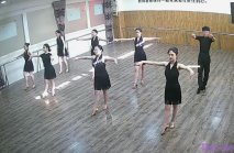 【破解攝像頭】舞蹈生跳舞練功換衣服，清純生澀，不乏清純美麗，大奶的形形色色美女！
