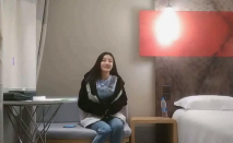 氣質御姐吊帶牛仔衣臉上笑容很開心看了就不由自主愉悅，身材不錯奶子柔軟極品逼毛濃密抽插真是銷魂