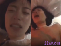 美少婦剛插進去就喊著不要不要腿還張這麼開