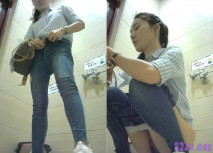 全景偷拍漂亮妹子