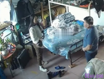 黑客破解網路攝像頭監控偷拍-午休老闆和年輕漂亮女秘書在倉庫兼宿舍的雙層床上激情做愛婉美動作片