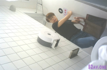 商場女廁偷拍 眼鏡美女站著尿 這姿勢也太牛B了
