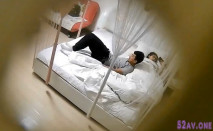 蘇紗幔主題賓館欣賞大學生情侶開房造愛除了睡覺剩下的都是啪啪,亮點是晨炮幹的真猛,尤其女上位眼鏡騷貨使出了渾身力量猛搖