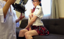 攝影大神真性福，可以跟隨內心的欲望隨意的享用漂亮小美女的各種風情，學生制服堅挺奶子，狠狠纏繞爽啊