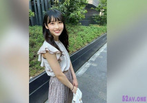 【無修正】天真笑容太過耀眼的小美眉，馬上幹、小穴溼答答！ 多姿勢中出做愛