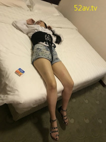 吃宵夜灌醉女會計師酒店開房玩弄後啪啪