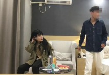 真實約炮良家女孩半推半就無套做愛，幹爽了任你擺布~