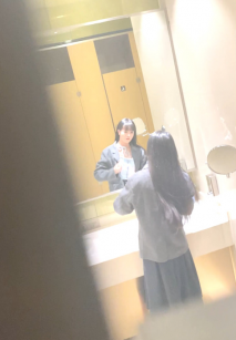 大神直接闖入商場女廁 全景偷拍漂亮的長髮高跟美女