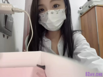 [國產自拍] 最新清眉大眼極品網紅▌林林 ▌美少女的嬌軀嫩穴 小哥哥累不累 要不要射進來放鬆一下 陽具速插敏感蜜壺