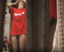 你以為在家不穿內內就安全了嗎 妹子身材不錯 逼毛茂密 蝴蝶穴有點黑 估計操多了