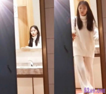 最新商城偷窺二個漂亮美眉噓噓 二只美味饅頭肥鮑魚