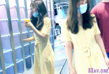 某超市跟隨超底陪男友買菜的黃裙美眉 毛毛超濃密都從網狀內內裡漏出來了